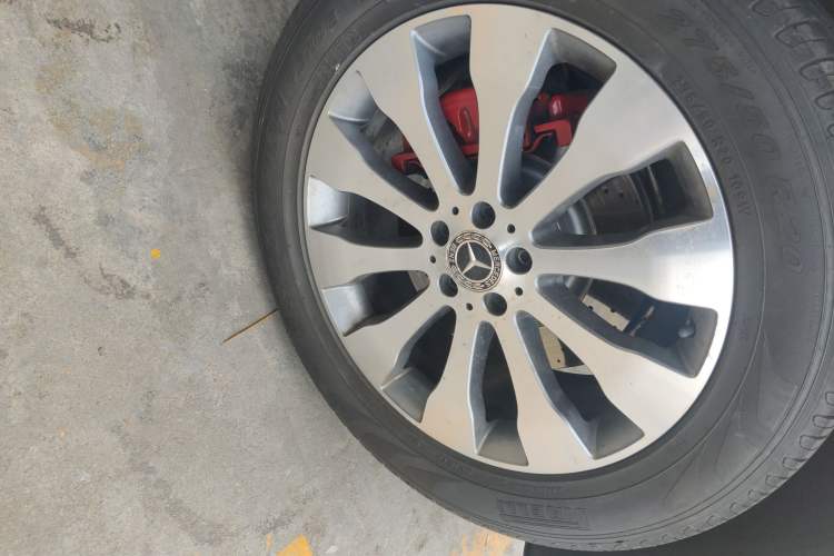 Used Mercedes-Benz GLS  Right Front Wheel Hub