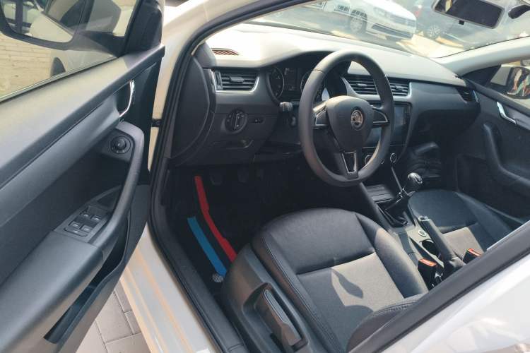 Used Skoda Octavia 2017 Classic Model 1.6L Manual Comfort Edition
