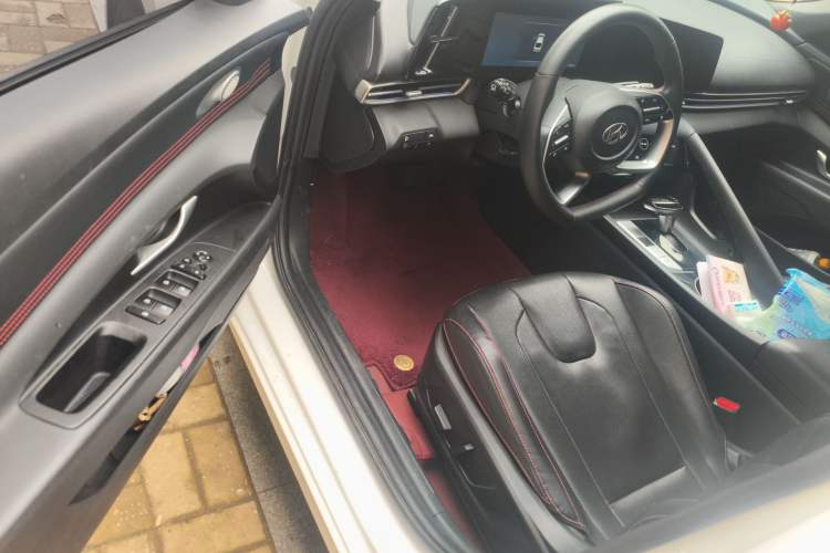 Used Hyundai Elantra 2022 1.5L CVT 20th Anniversary Edition Driver Seat