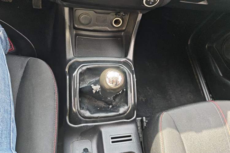 Used CHANGAN OSHAN X70A 2019 1.5L Manual Basic Version China VI Standard Gear Lever