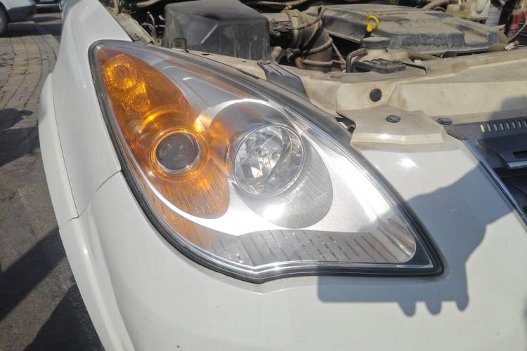 Used JMC Yusheng S350 2013 2.4T Two-Wheel-Drive Special Edition Right Front Headlight