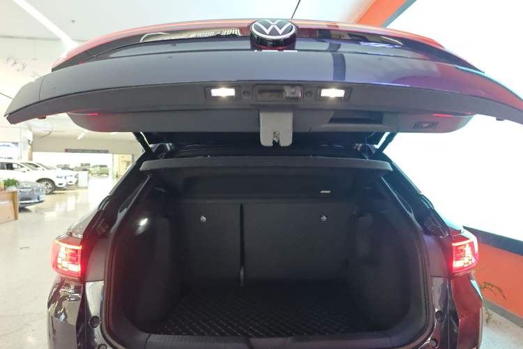 Used Volkswagen ID.4 CROZZ 2025 Pure Edition Trunk