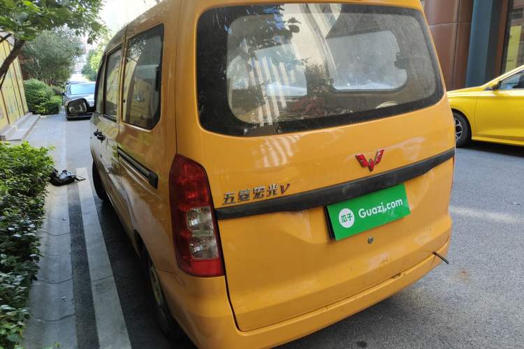 Used Wuling Hongguang V 2019 1.5L Standard Version China VI LAR
