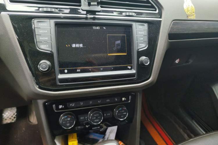 Used Volkswagen Tiguan L 2017 380TSI Automatic All-Wheel-Drive Flagship Edition Audio And AC Panel