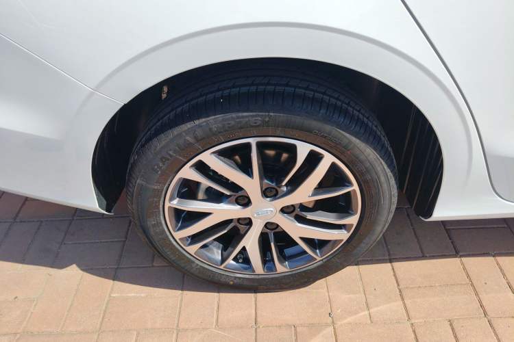 Used Geely Auto Emgrand 2025 4th Generation 1.5L CVT Starry Edition Right Rear Wheel Hub