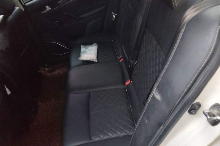 Used Zotye Z500 2016 1.5T Manual Luxury Model Left Rear Seat