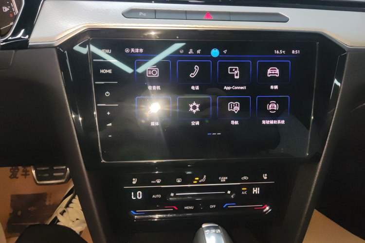 Used Volkswagen Magotan 2025 Zhongxiang Version 330TSI DSG Luxury Edition Audio And AC Panel