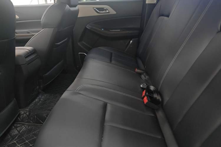 Used JMC Yuhu 7 2023 2.0T Automatic Gasoline Two-Wheel-Drive Comfort Version Standard Wheelbase