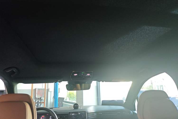 Used Nio ES8 2022 75 kWh Signature Edition Six-Seater Headliner