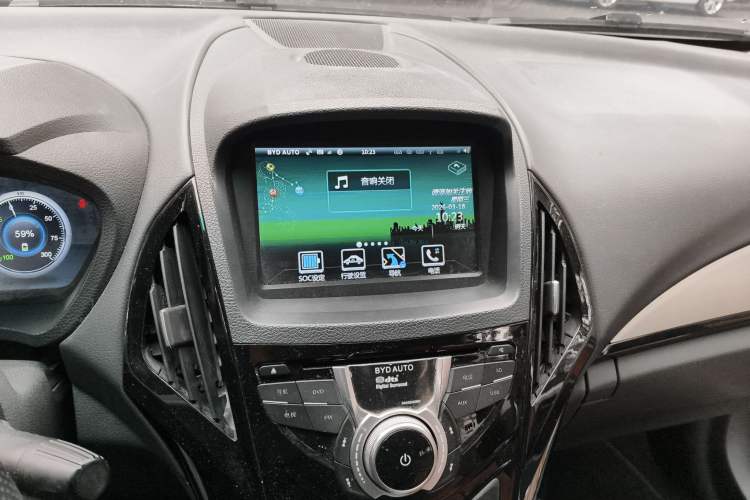 Used BYD Qin New Energy 2015 1.5T Dual-Crown Flagship Plus Edition
