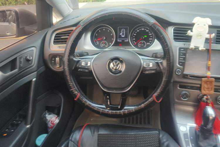 Used Volkswagen Golf 2015 1.4TSI Automatic Luxury Model Steering Wheel