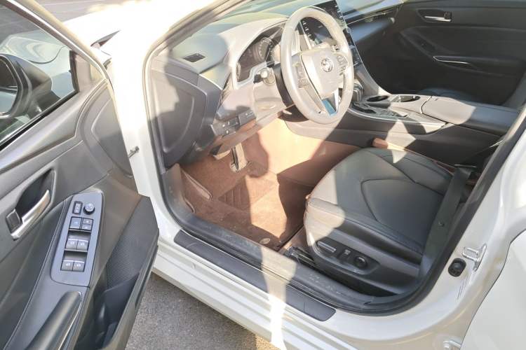 Used Toyota Avalon 2019 Dual-Engine 2.5L Luxury Edition China VI Standard Interior 3