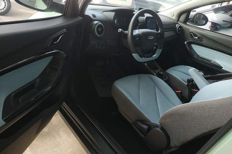 Used Chery Little Ant 2022 Sweet Pink Edition Half-Sugar Version Lithium Iron Phosphate 29.2 kWh 30 kW 301 km