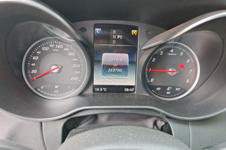 Used Mercedes-Benz C-Class 2018 C 200 L Sport Edition Odometer Close Up