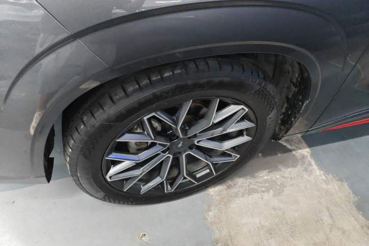 Used CHANGAN OSHAN Z6 2023 Blue Whale 1.5T DCT Smart Edition Left Front Wheel Hub