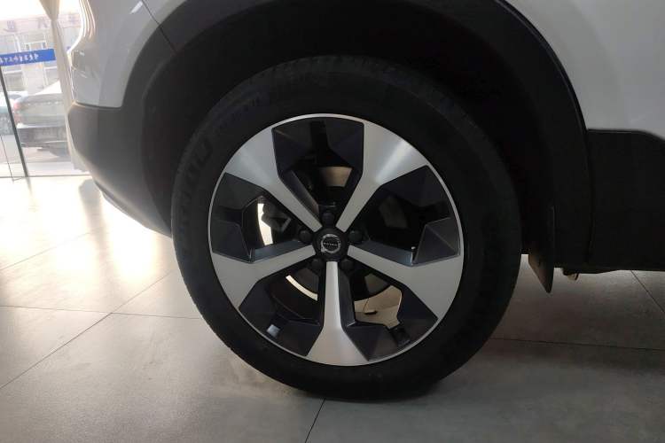 Used Volvo XC40 2024 B4 4x4 Smart Luxury Edition
