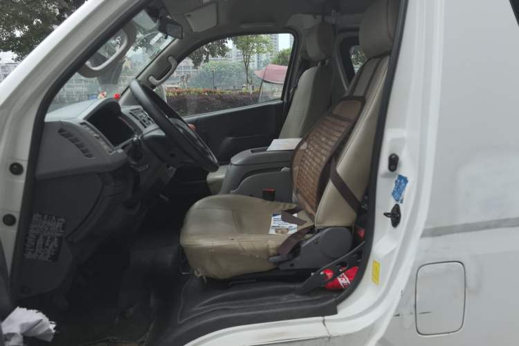 Used Foton Scenic G7 2015 2.0L Commercial & Travel Short Wheelbase High-Roof 486EQV4
