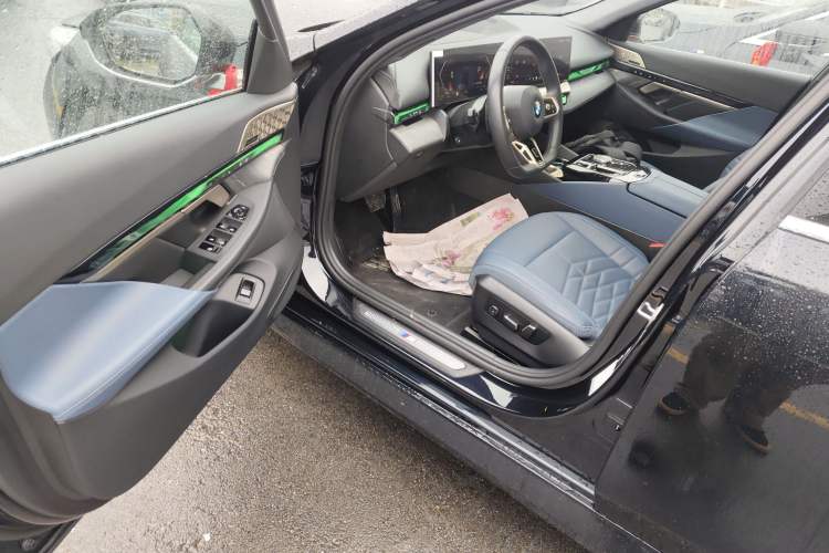 Used BMW 5 Series 2025 530Li Luxury Edition M Sport Package
