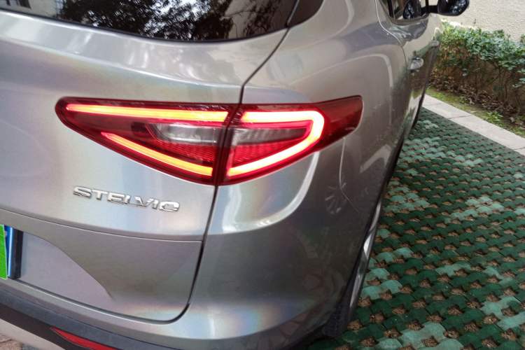 Used Alfa Romeo Stelvio 2017 2.0T 200HP Elite Edition