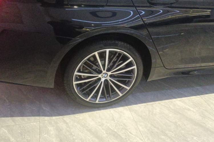 Used BMW 5 Series 2023 530Li Leading Model M Sport Package Right Rear Wheel Hub