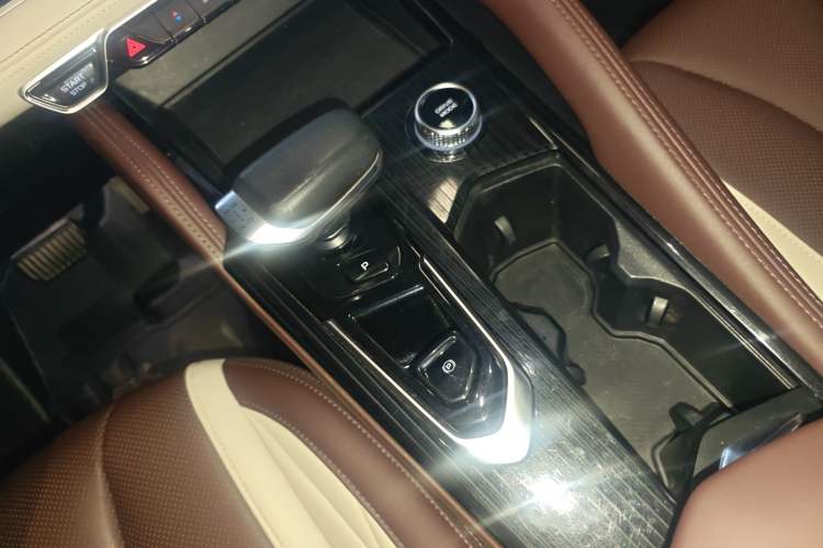 Used Geely Auto Monjaro L 2021 2.0TD DCT EVO Two-Wheel Drive Prestige Version Gear Lever