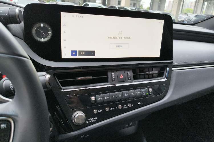 Used Lexus ES 2022 300h Excellence Edition Audio And AC Panel