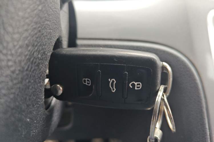 Used Volkswagen Lavida 2013 Revised Classic 1.6L Automatic Fashion Edition Vehicle Key