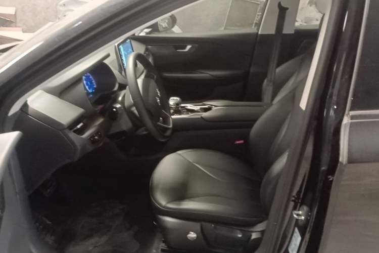 Used Hongqi E-QM5 2022 431 km Charge & Enjoy Edition Left Front Seat