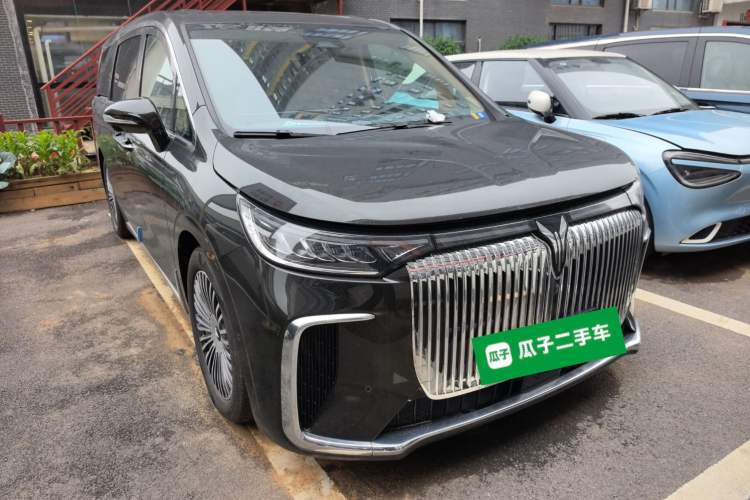 Used VOYAH Dream 2025 PHEV Four-Wheel-Drive Flagship Kunpeng Edition Front Right 45 Deg