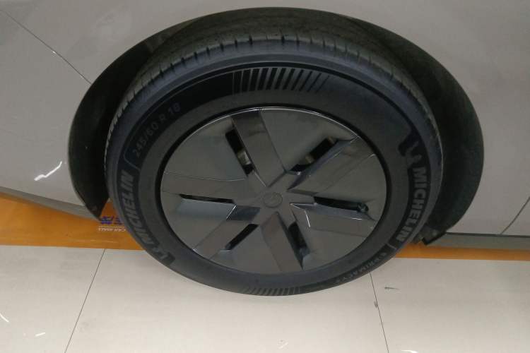 Used Li Auto MEGA 2024 Ultra Model Right Rear Wheel Hub