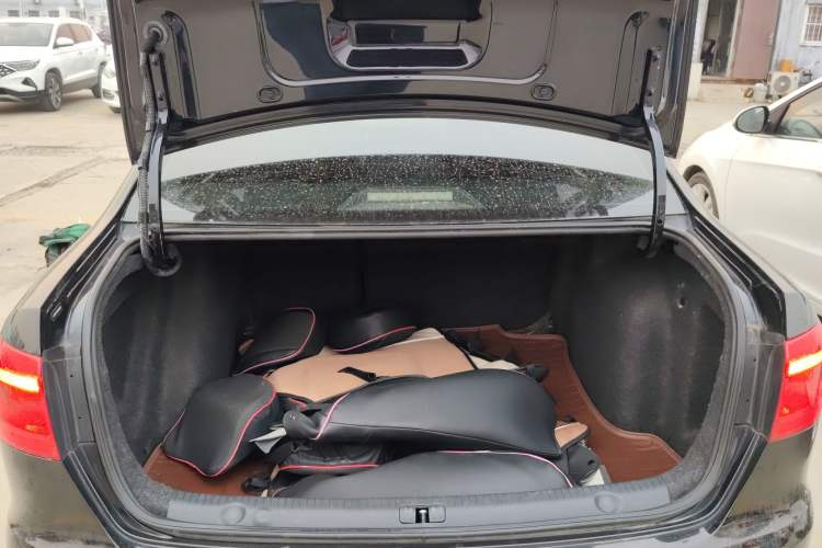 Used Volkswagen Lavida 2013 Restyled Classic 1.6L Automatic Comfort Edition
