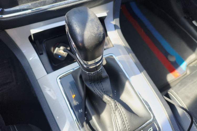 Used Roewe RX5 New Energy 2017 eRX5 50T Hybrid Connected Prestige Flagship Edition Gear Lever