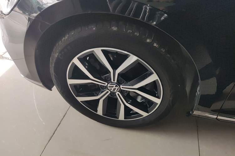 Used Volkswagen Magotan 2020 330TSI DSG Luxury Edition Left Front Wheel Hub