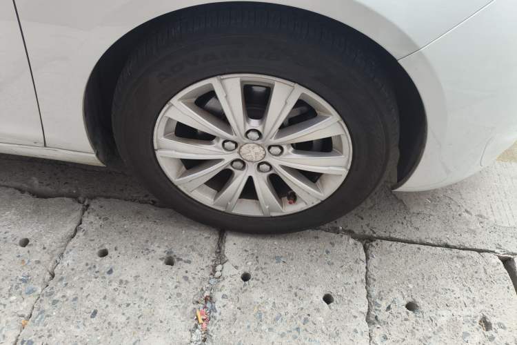 Used Peugeot 308S 2015 1.2T Automatic Jingchi Edition Right Front Wheel Hub