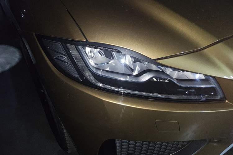 Used Jaguar F-PACE 2016 3.0 SC Four-Wheel Drive S High-Performance First-Edition Limited Model