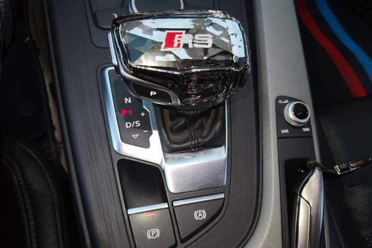 Used Audi A4L 2017 40 TFSI Ambition Edition
