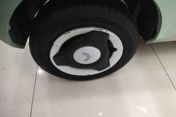Used Wuling Hongguang MINIEV 2022 Macaron Premium Model – Lithium Iron Phosphate Right Rear Wheel Hub