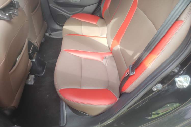 Used Kia K2 2012 Sedan 1.4L MT TOP Commemorative Edition