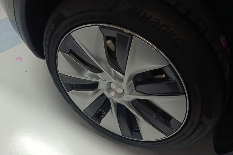 Used Tesla Model Y 2022 Long-Range All-Wheel-Drive Version