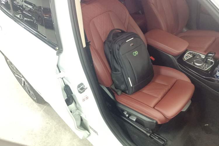 Used BMW X3 2022 Second Facelift xDrive30i Leading Edition M Night Sky Package Right Front Seat