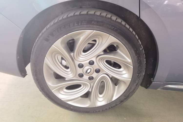 Used ORA Lightning Cat 2022 555 km Luxury Edition
