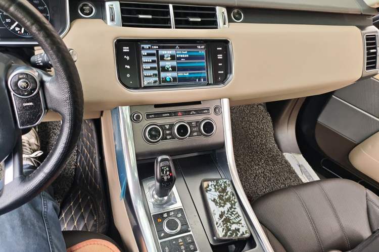 Used Land Rover Range Sport 2014 3.0 SC V6 HSE DYNAMIC Audio And AC Panel