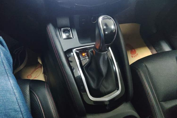 Used Nissan Qashqai 2021 2.0L CVT Luxury Edition Gear Lever