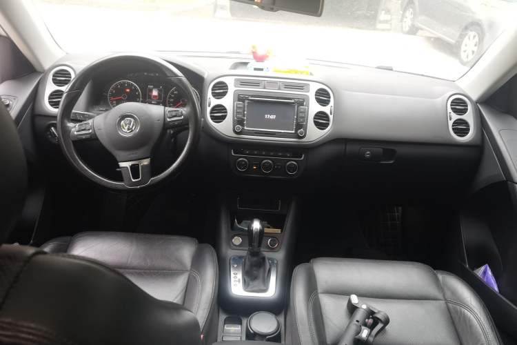 Used Volkswagen Tiguan 2015 1.8TSI Automatic Two-Wheel Drive Luxury Model Center Console