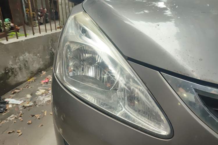 Used Nissan Tiida 2014 1.6L CVT Cool Cafe Edition Right Front Headlight