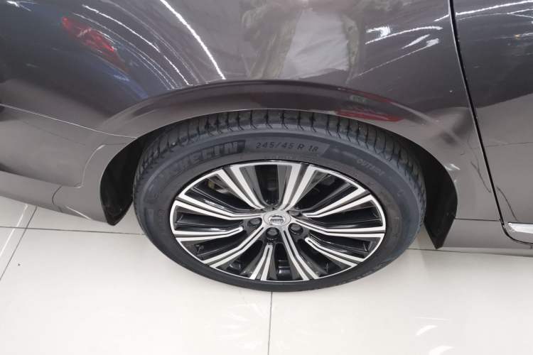 Used Volvo S90 New Energy 2022 Restyled T8 E-Drive Hybrid Zhiyi Luxury Edition Right Rear Wheel Hub
