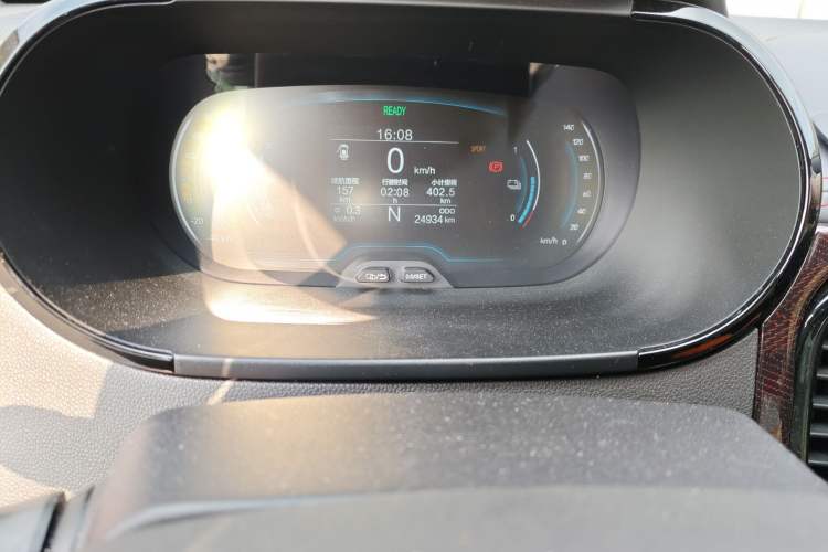 Used Chery Little Ant 2022 Revised Version Sweet Pink Edition Half-Sugar Version Lithium Iron Phosphate 30.7 kWh 30 kW 301 km
