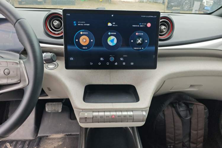 Used BYD Dolphin 2021 405 km Fashion Edition Audio And AC Panel