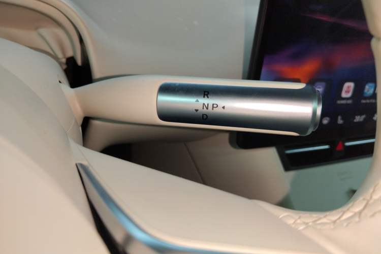 Used Hima Luxeed R7 2025 Range-Extended Version 251 km Max Gear Lever