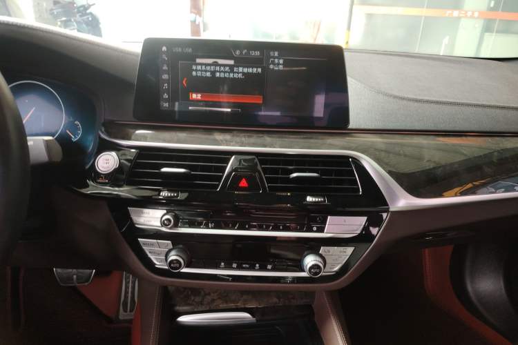 Used BMW 5 Series 2019 525Li M Sport Package Audio And AC Panel